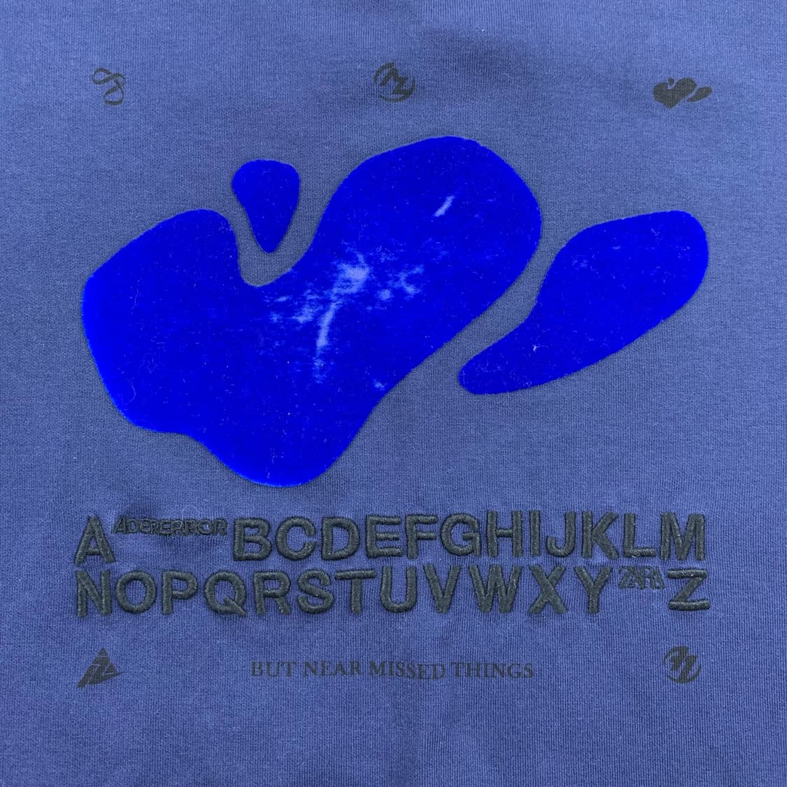 아더에러 x 자라 니트카라 절개패턴 맨투맨 네이비 상품이미지5