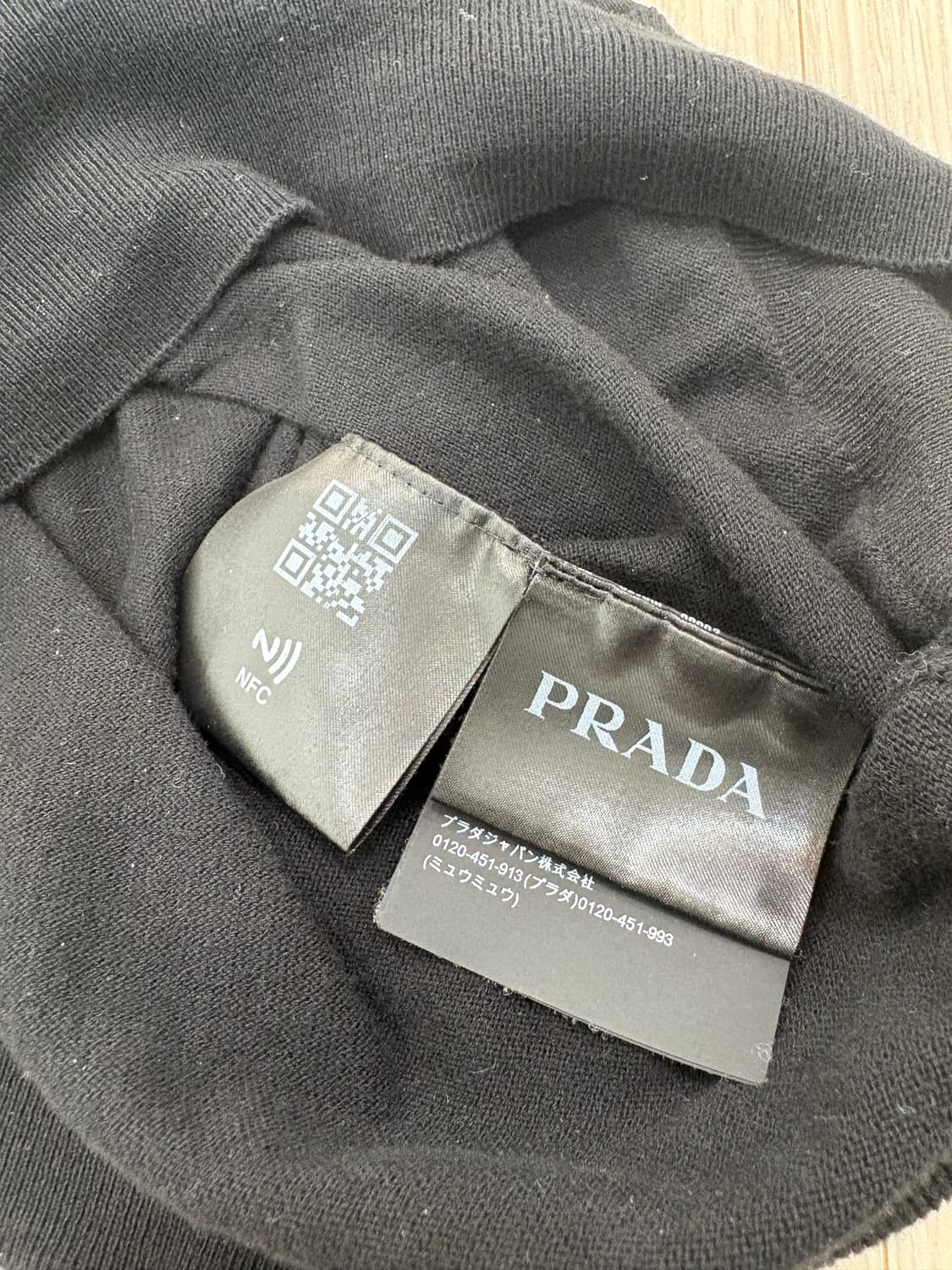 프라다 블랙 실크 반팔니트 상품이미지3