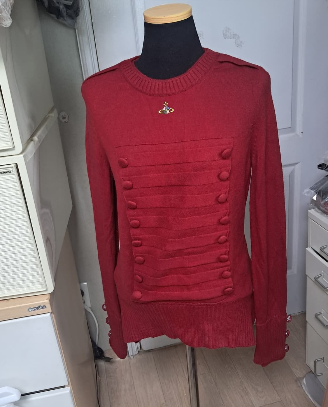 비비안웨스트우드 정품 레드 버튼 장식 니트 S사이즈(상태상급) 상품이미지2