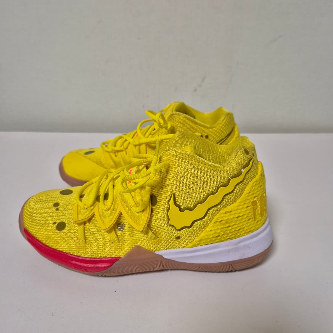 아동200)나이키 카이리 어빙 스폰지밥 콜라보 농구화 옐로우 상품이미지2