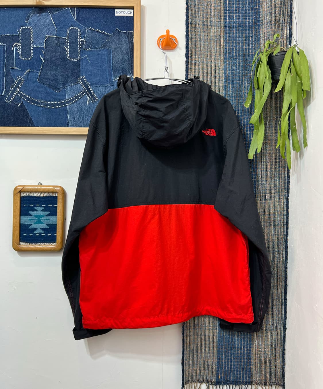 The North Face Windbreaker Hooded Zip-Up 상품이미지2