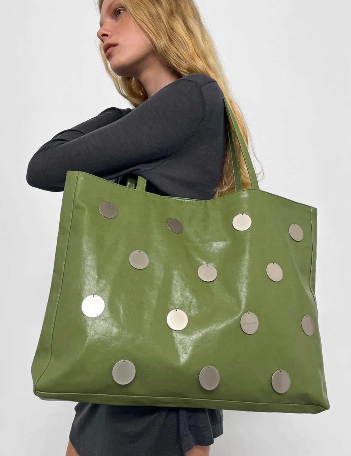 폴리수엠 메탈릭 쇼퍼백 그린 상품이미지1