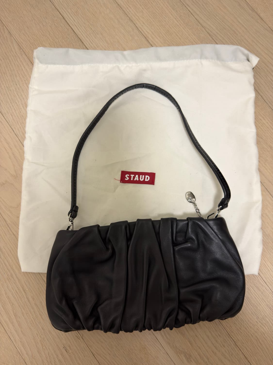 스타우드 빈백 블랙 레더 컨버터블 숄더백 상품이미지3