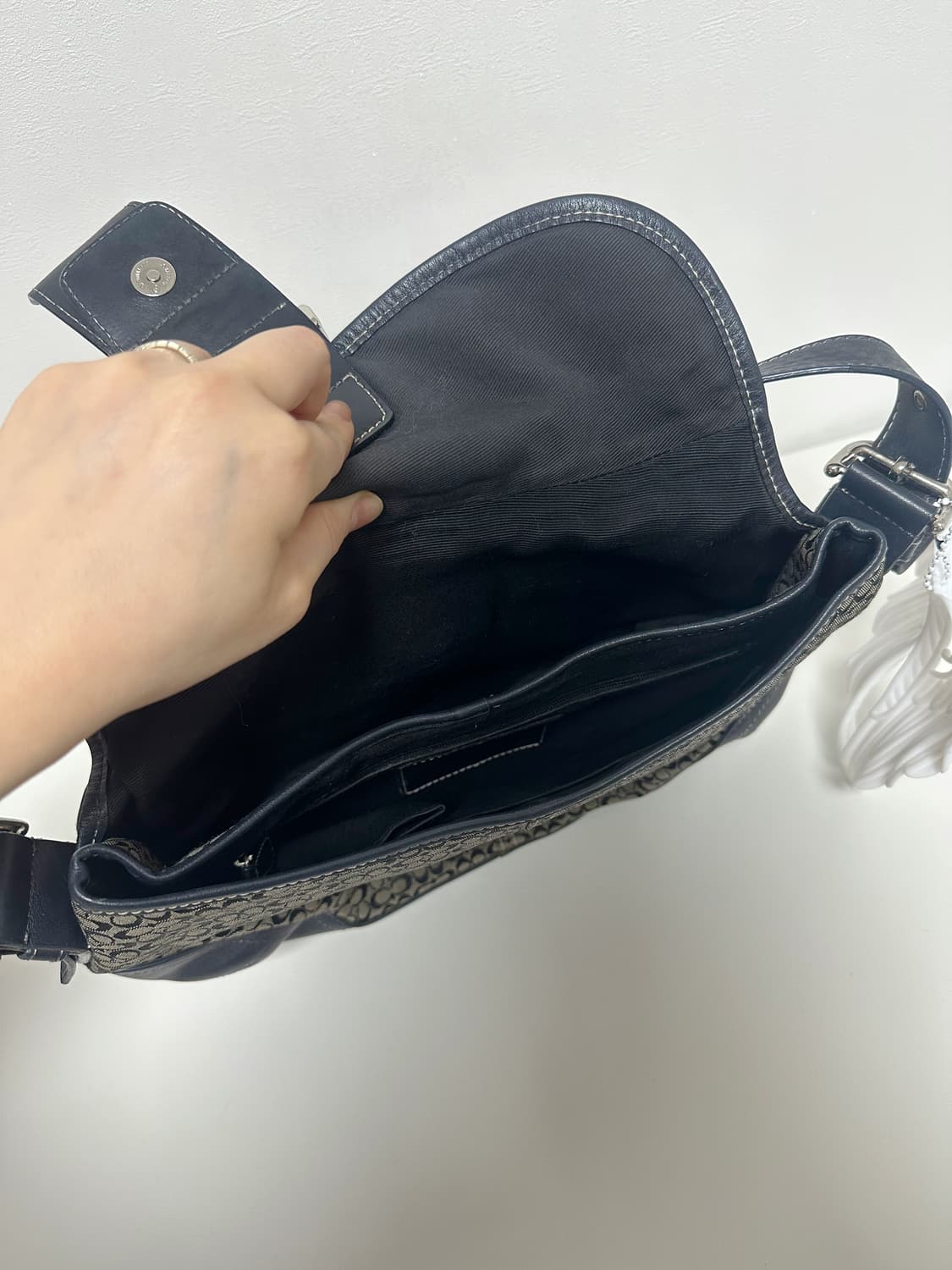 코치 시그니처 버클 레더 호보백 숄더백 상품이미지3