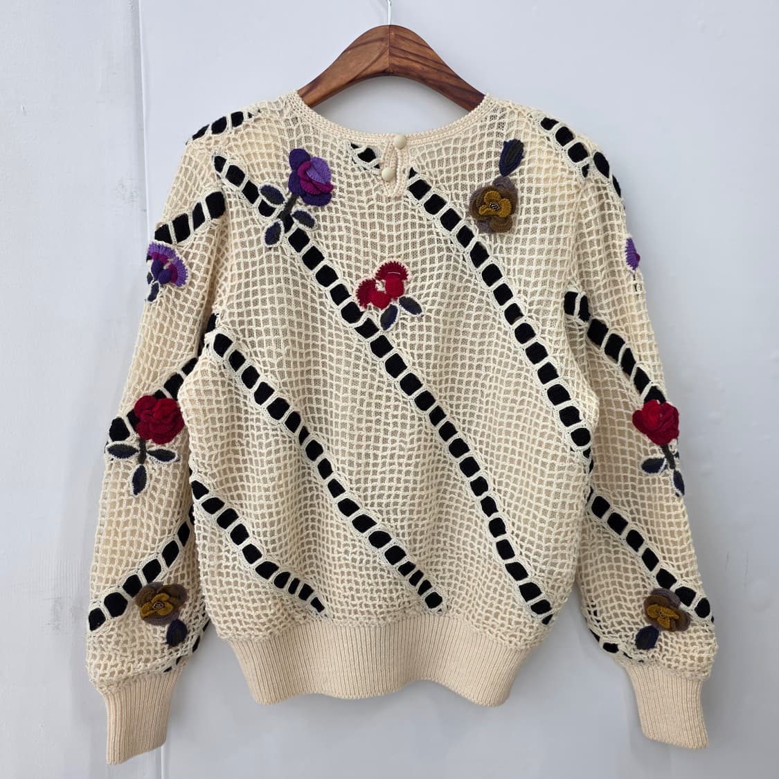 HAND KNIT 아이보리 울100% 플라워 아플리케 망사 니트 상품이미지2