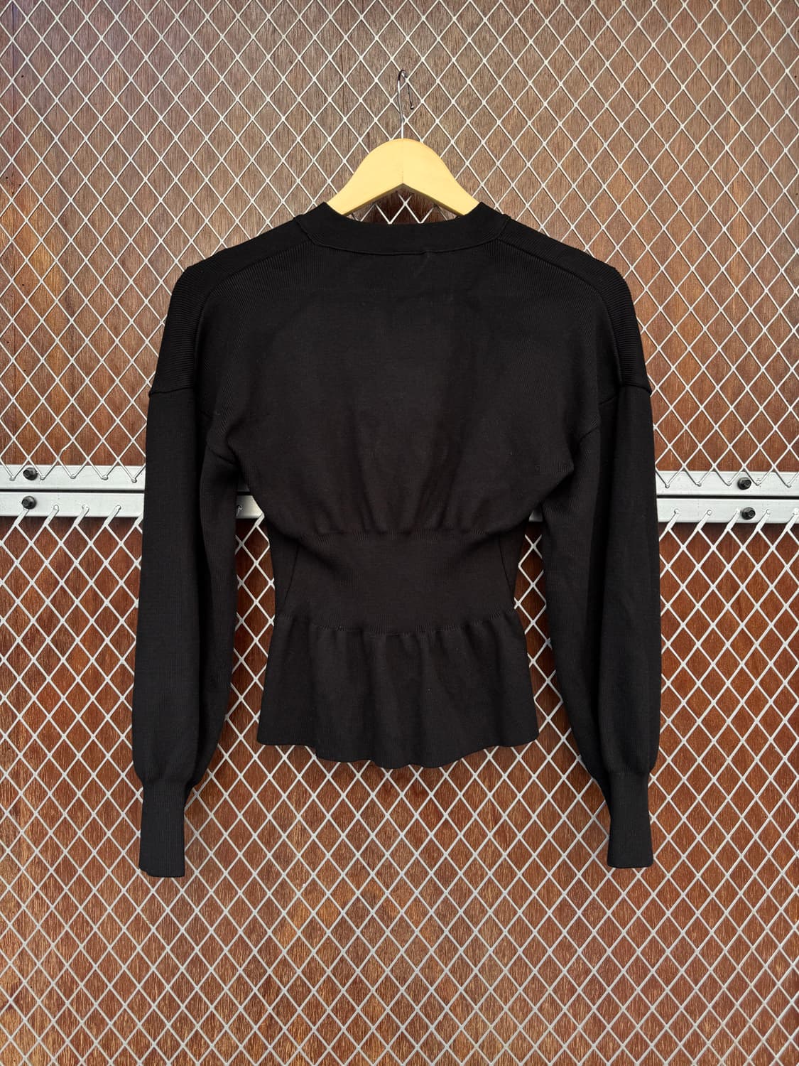 ronron 론론 라운드 라인 금장 버튼 블랙 가디건 니트 F 상품이미지9