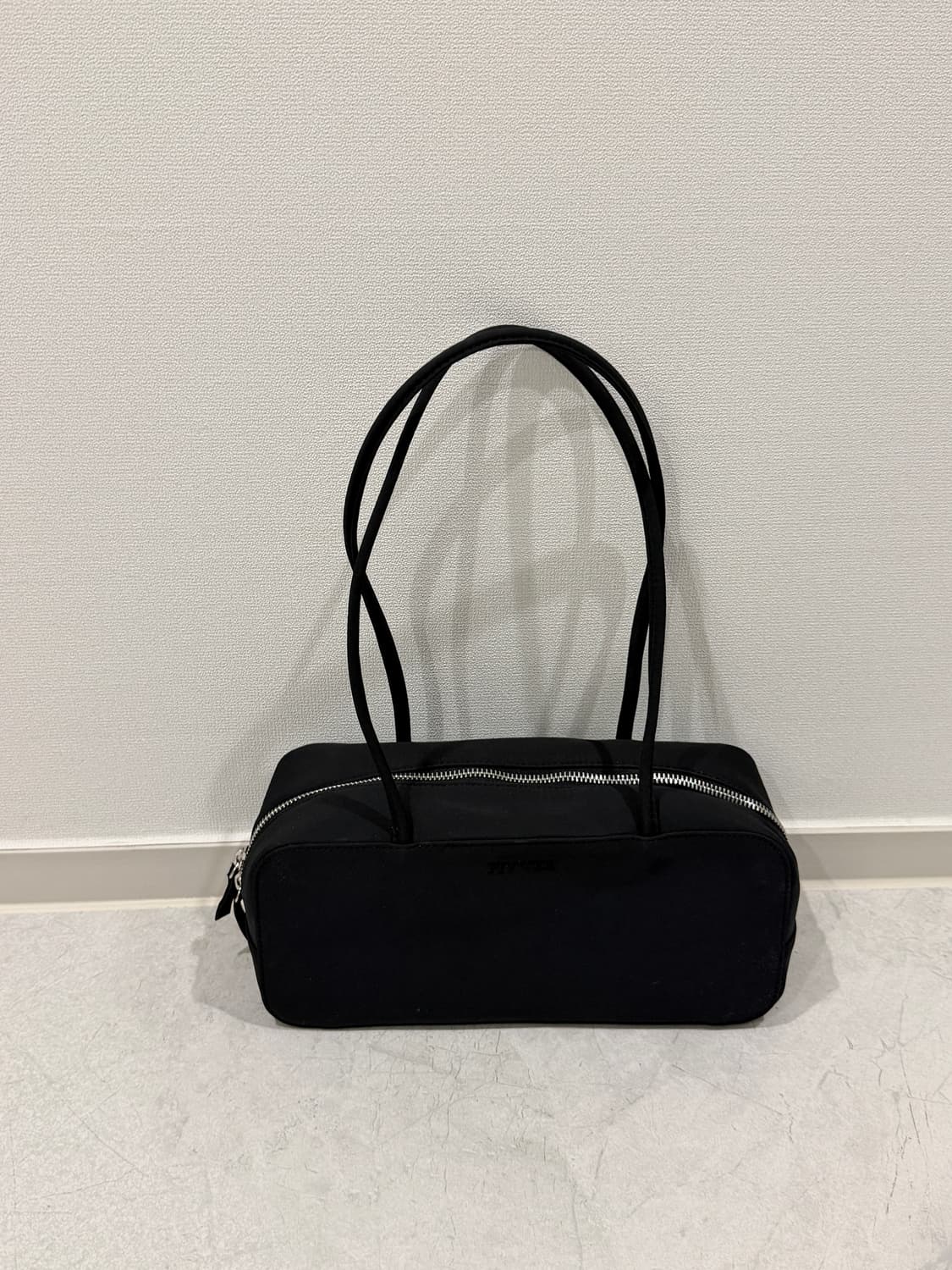 피브비 east west bag (ebony black) 상품이미지1