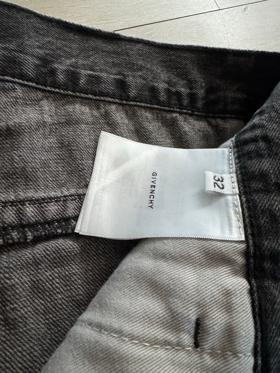 지방시 Givenchy 블랙 워싱 데님 팬츠  상품이미지8