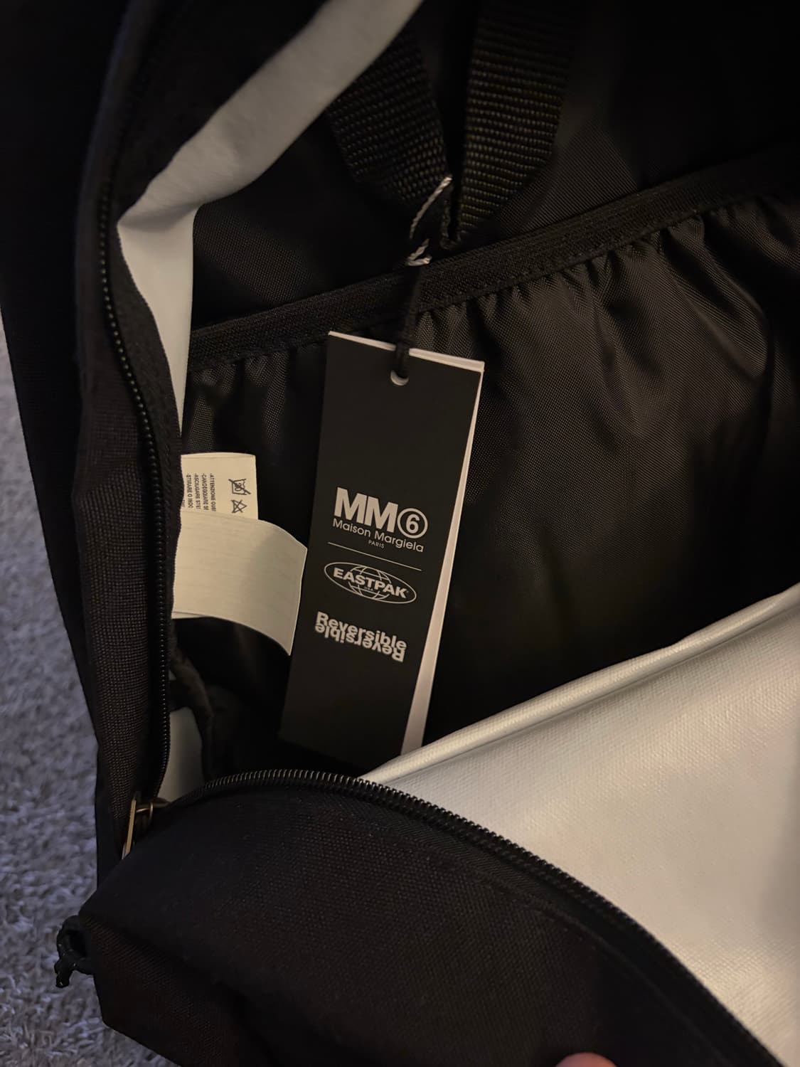 마르지엘라x이스트팩 리버서블 인사이드아웃 백팩 상품이미지6