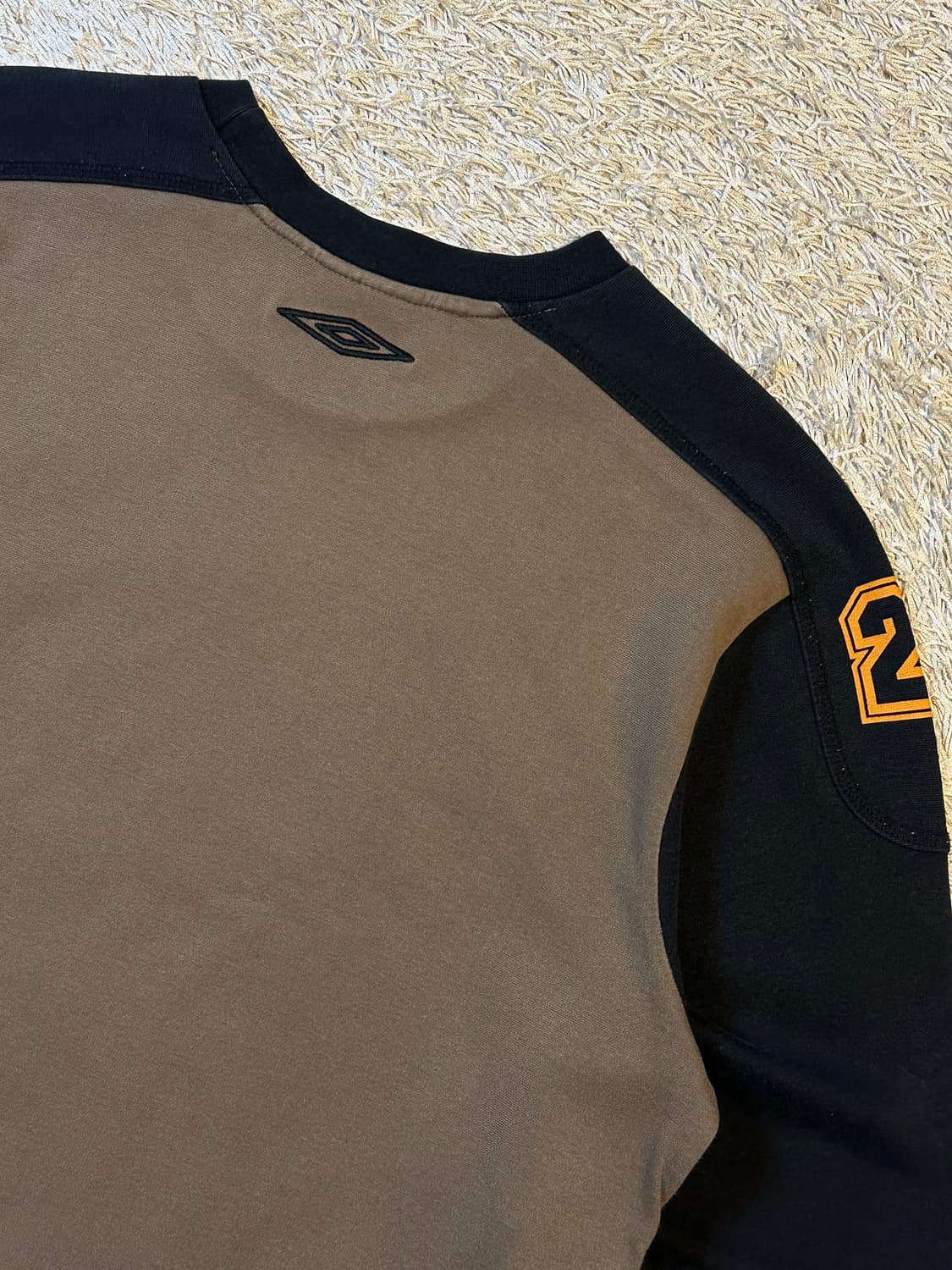 엄브로 UMBRO 올드스쿨 나그랑 롱슬리브 브라운 블랙 상품이미지4