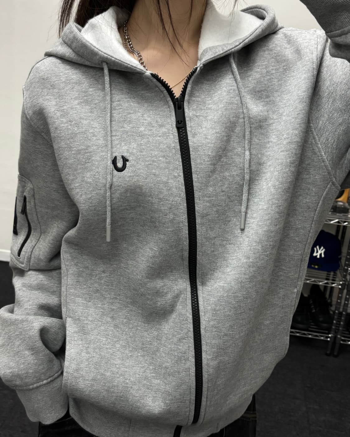 트루릴리젼 베이직 로고 포켓 그레이 후드집업 상품이미지1