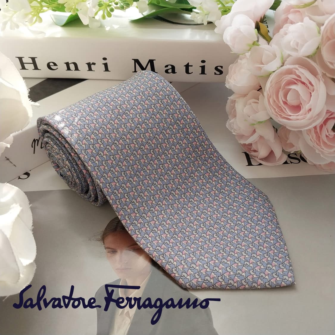 페라가모 실크 블루 강아지 패턴 넥타이 8.1cm B등급 K1919
 상품이미지1