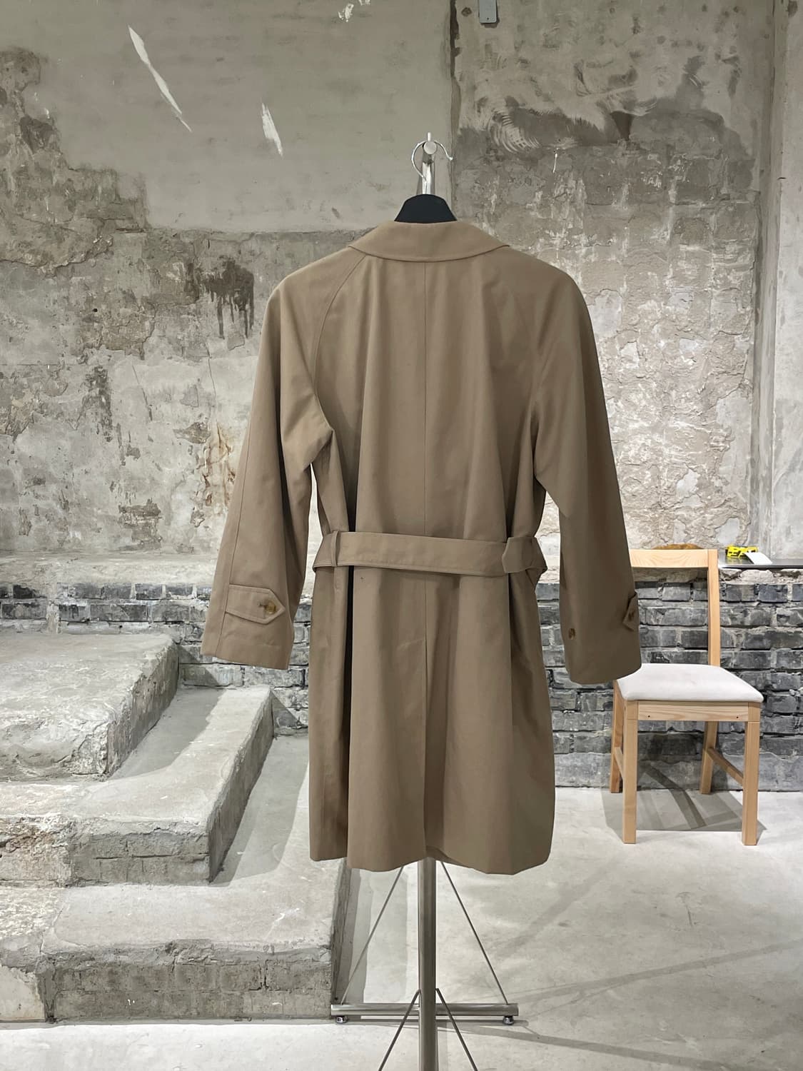 버버리 베이지 히든 버튼 벨티드 코튼 코트 상품이미지6