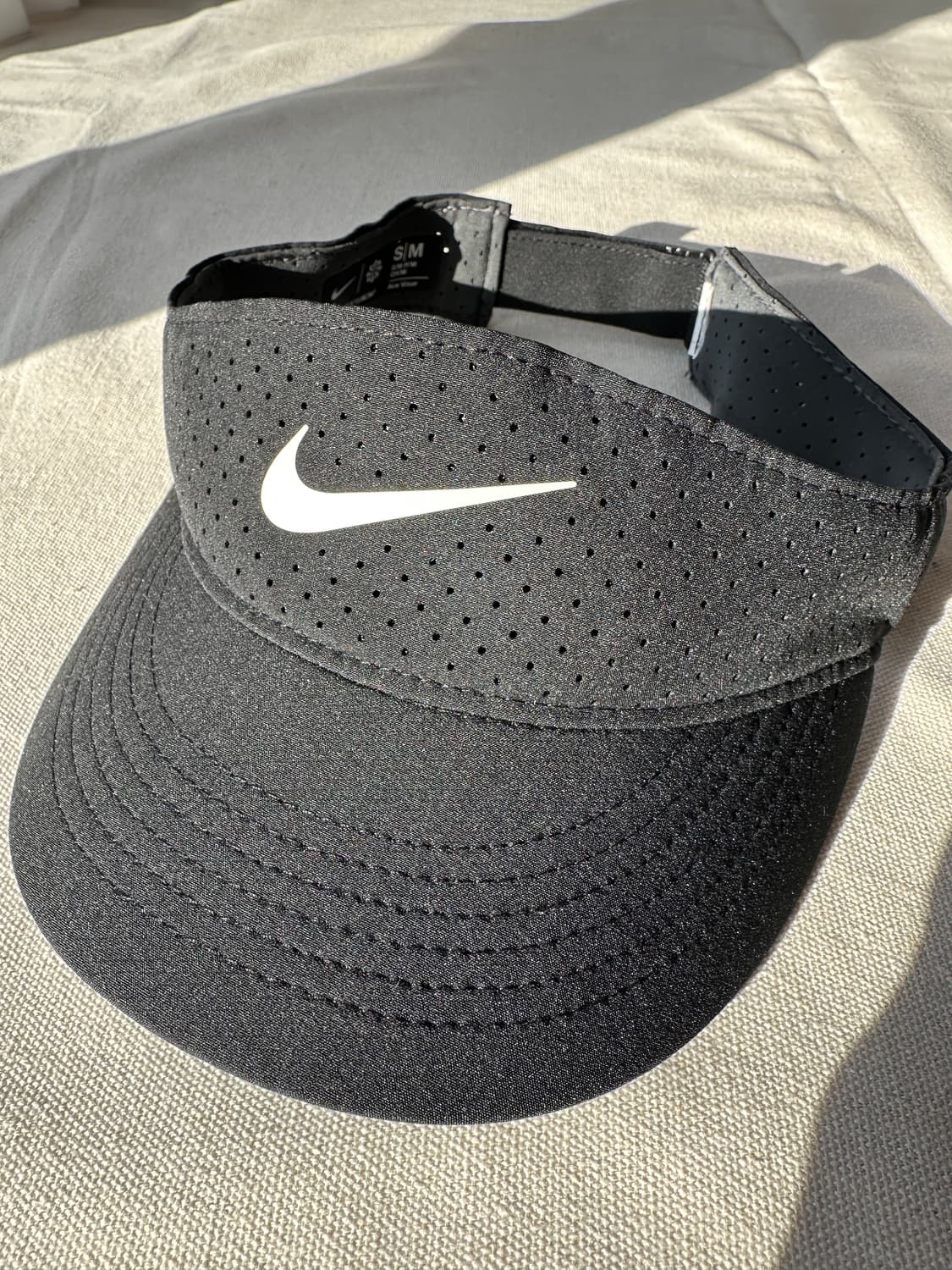 나이키 썬캡 드라이핏 에이스 바이저 블랙 S/M 상품이미지3