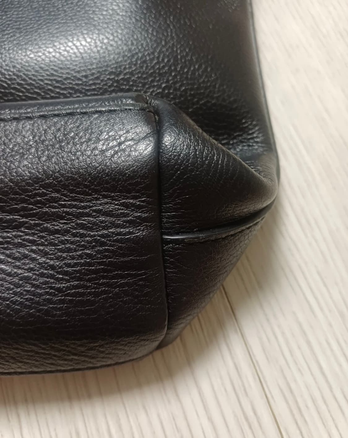 코치 남성 가죽 크로스백 블랙 상품이미지6