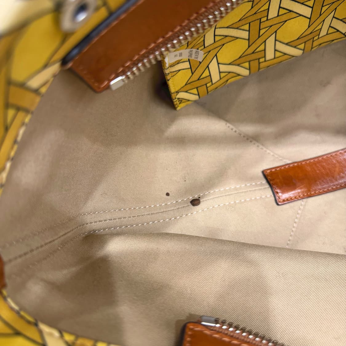 토리버치 토트백 지오메트릭 프린팅 더블 핸들 디테일 옐로우 상품이미지8