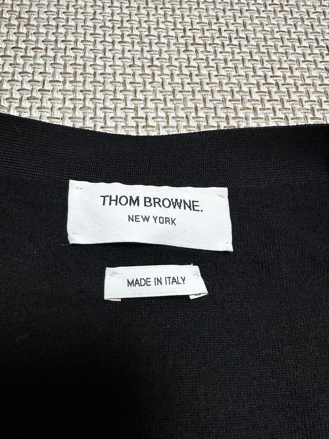 [4/당일배송] 25ss 톰브라운 사선완장 블랙 울 가디건 상품이미지3