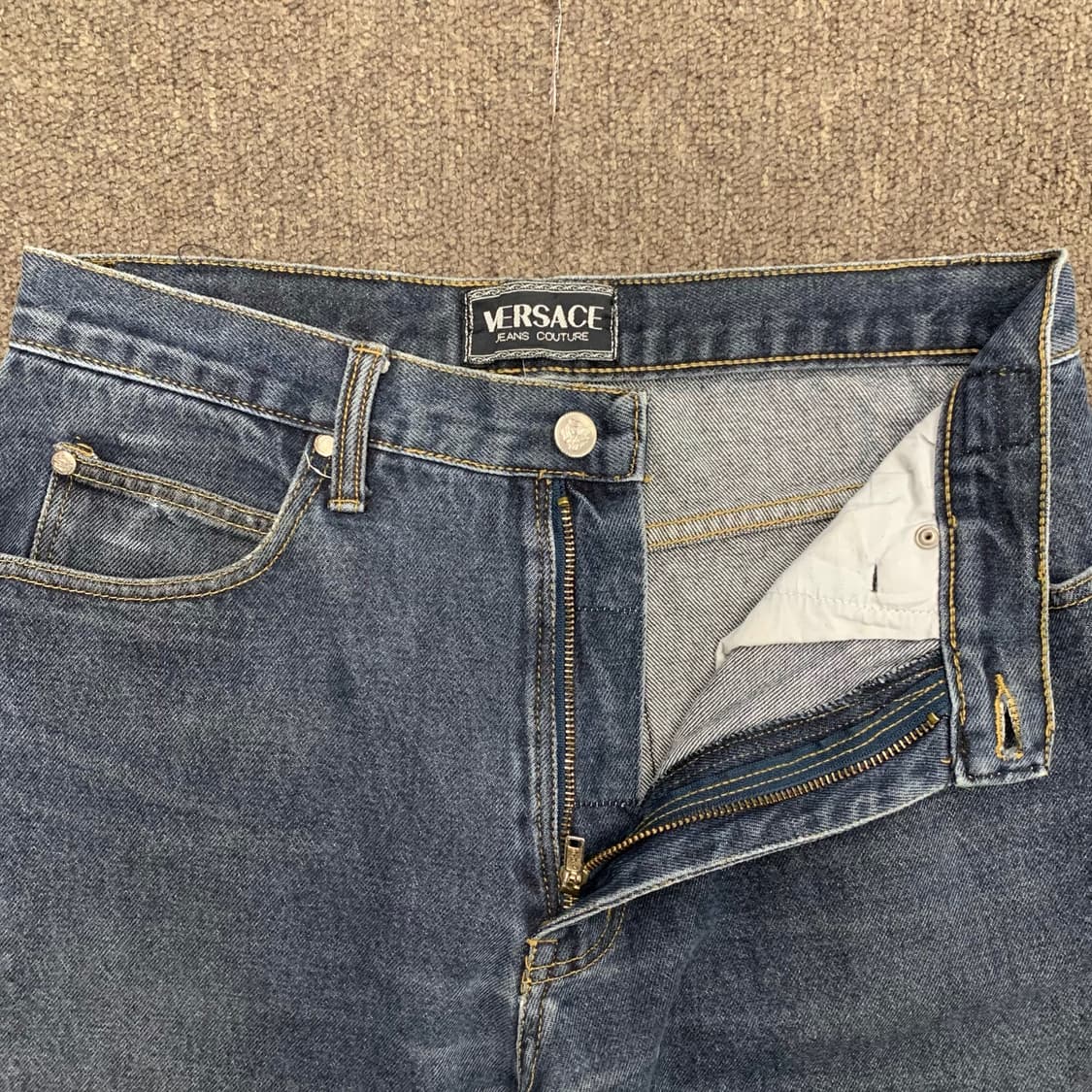 [30] 베르사체 테이퍼드핏 데님팬츠 상품이미지4