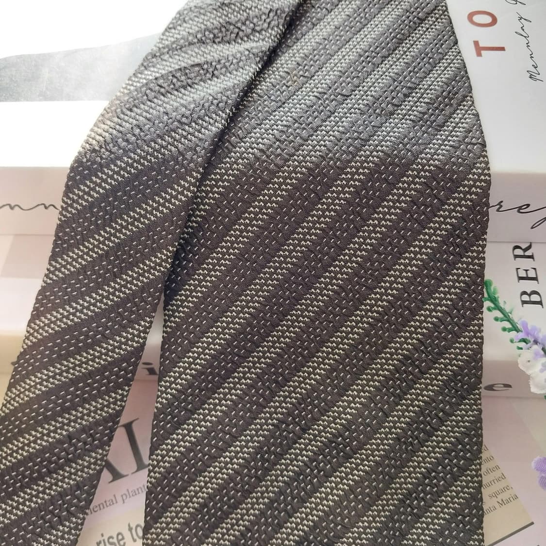 프리마클라쎄 실크 브라운 헤링본 넥타이 10.2cm A+등급 K1302
 상품이미지2