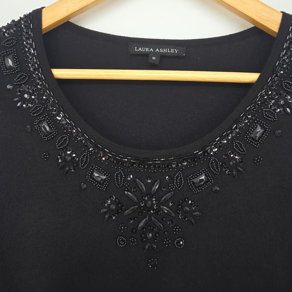 로라애슐리 비즈 장식 니트 블랙 티셔츠 여성 고급 니트 상품이미지2
