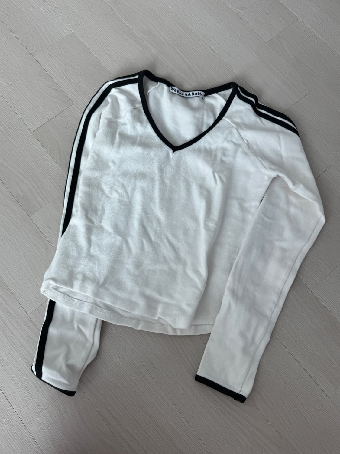 말랑 두툼 긴팔 티셔츠 상품이미지1