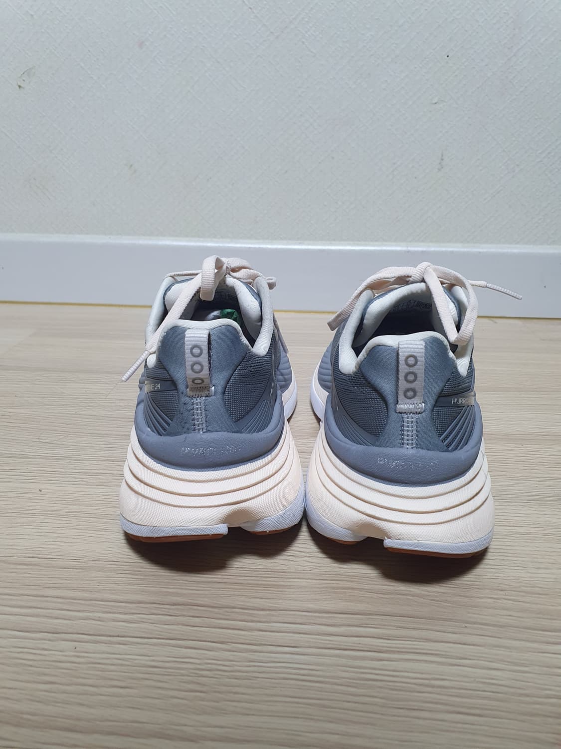 써코니 허리케인 24 러닝화 240 상품이미지5