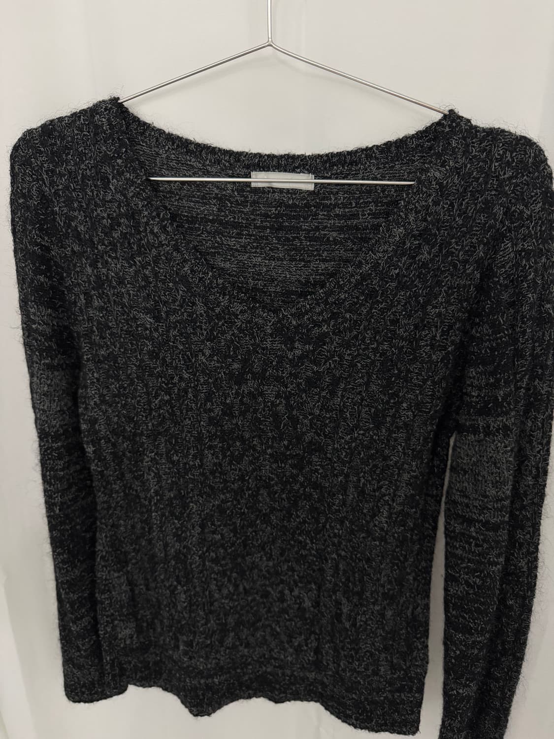 V-neck knitwear 상품이미지2