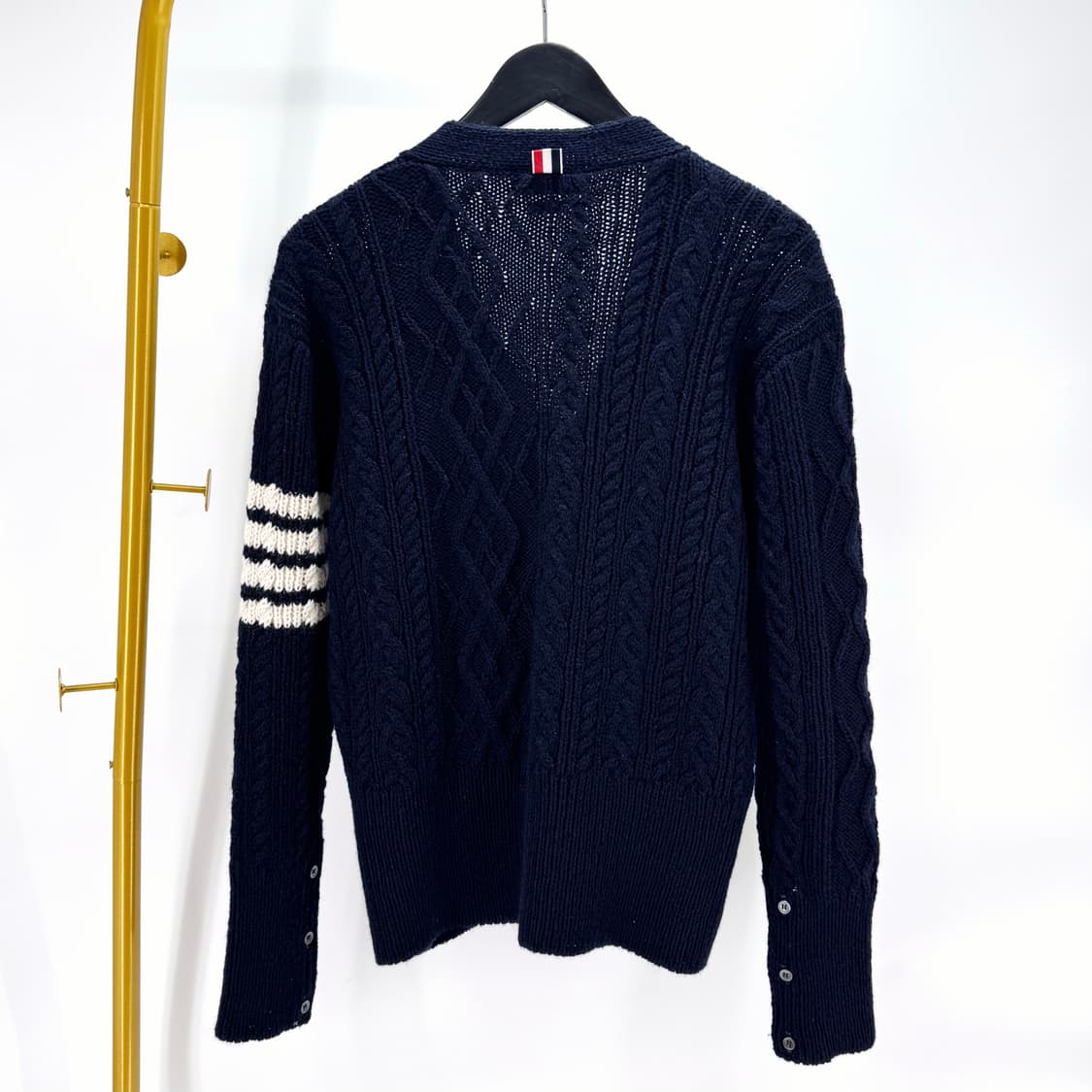 [5사이즈] 톰브라운 사선완장 아란케이블 가디건 네이비 (MKC409A) 상품이미지4