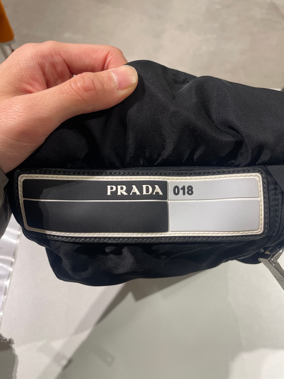 프라다 018 테크 블랙 나일론 페니백 상품이미지7