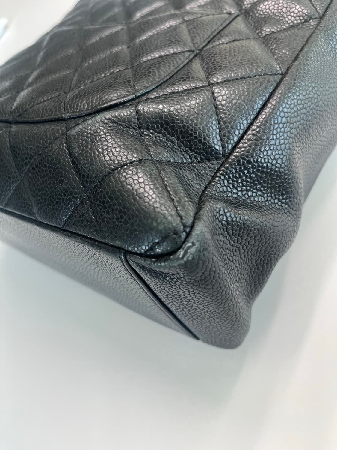 샤넬 그랜드샤핑 쁘띠 블랙 금장 상품이미지6