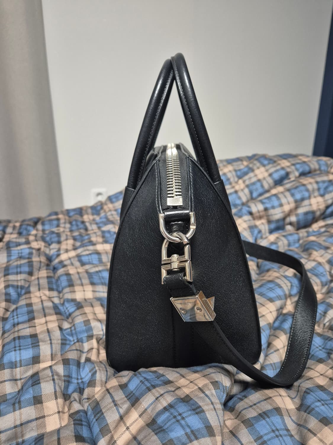 지방시 안티고나 고트스킨 토트백 상품이미지3