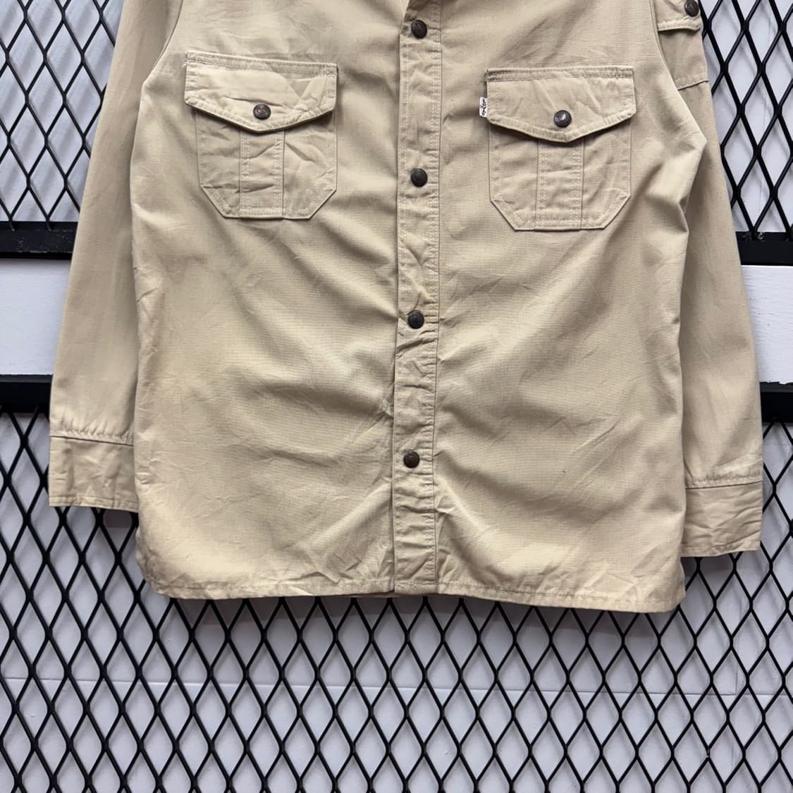 리바이스 긴팔 코트 셔츠 와이드 카라넥 슬리브 포켓 디테일 베이지 상품이미지4