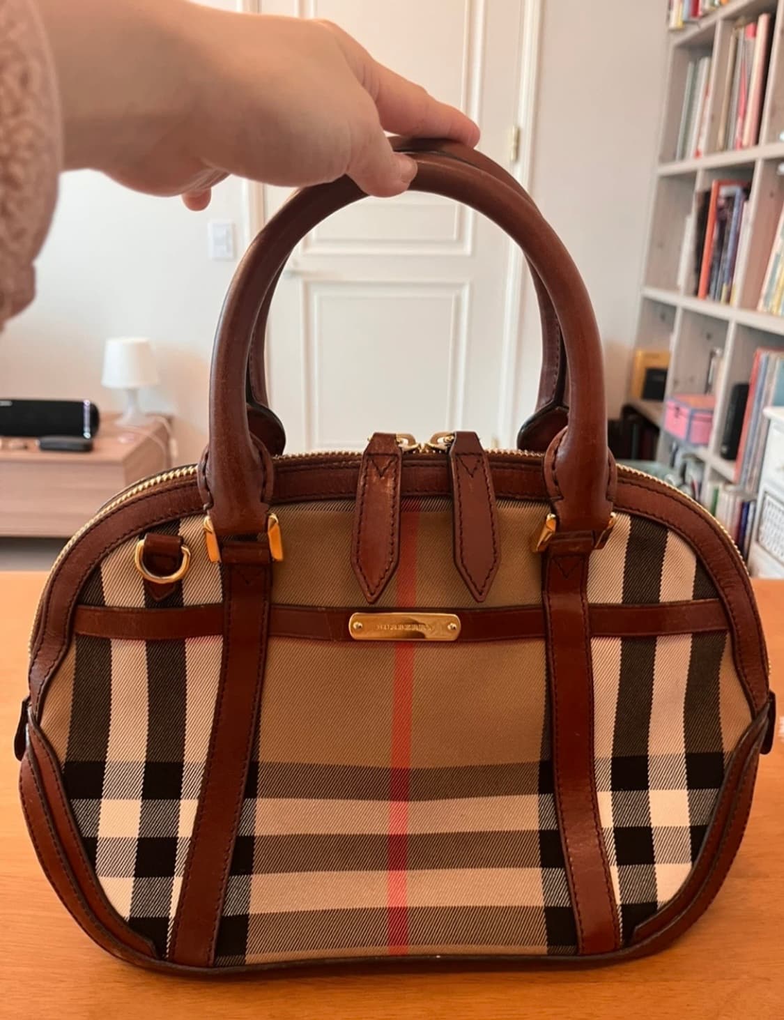 Burberry 버버리 클래식 체크 볼링백 상품이미지3