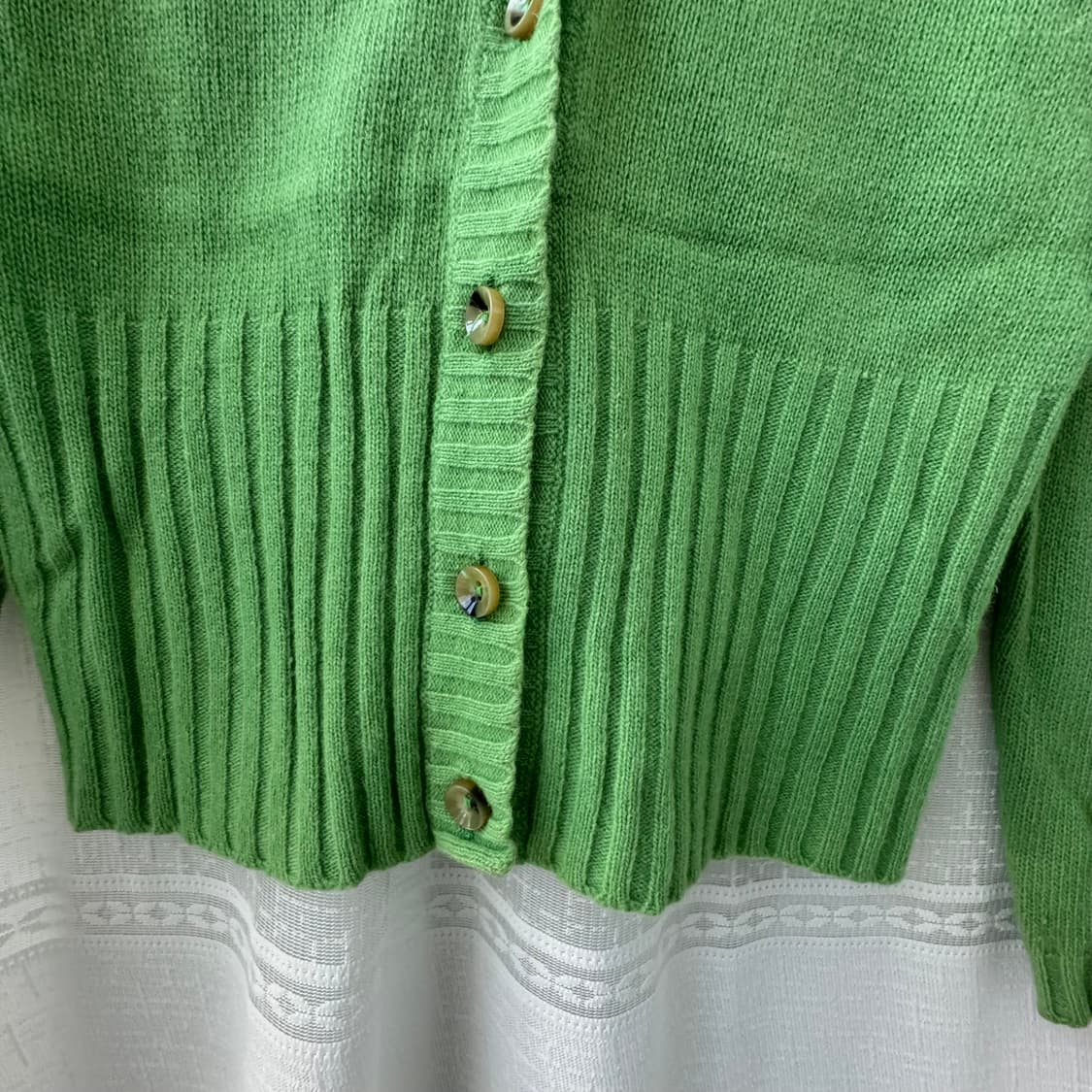 연두 브이넥 단추 보들 모 니트 가디건 상품이미지3