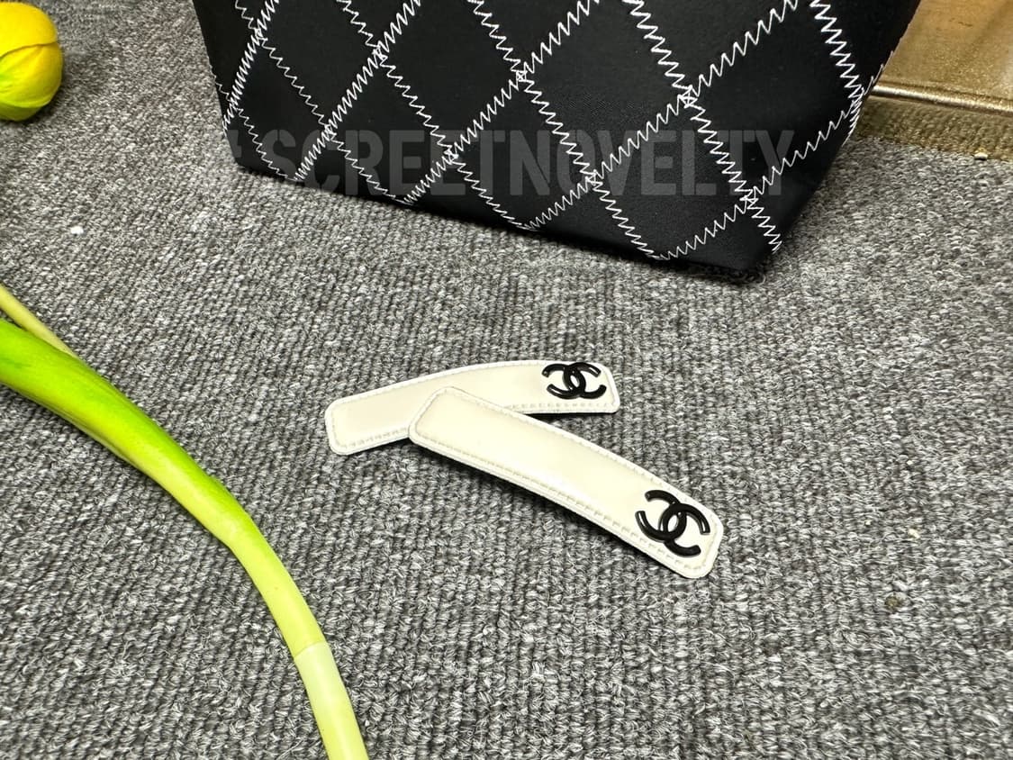 샤넬 블랙 로고 헤어핀 (1피스) 상품이미지5