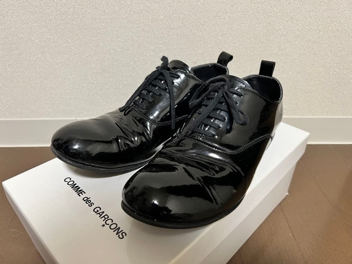 꼼데가르송 트리콧 에나멜 플레인토 더비슈즈 상품이미지1