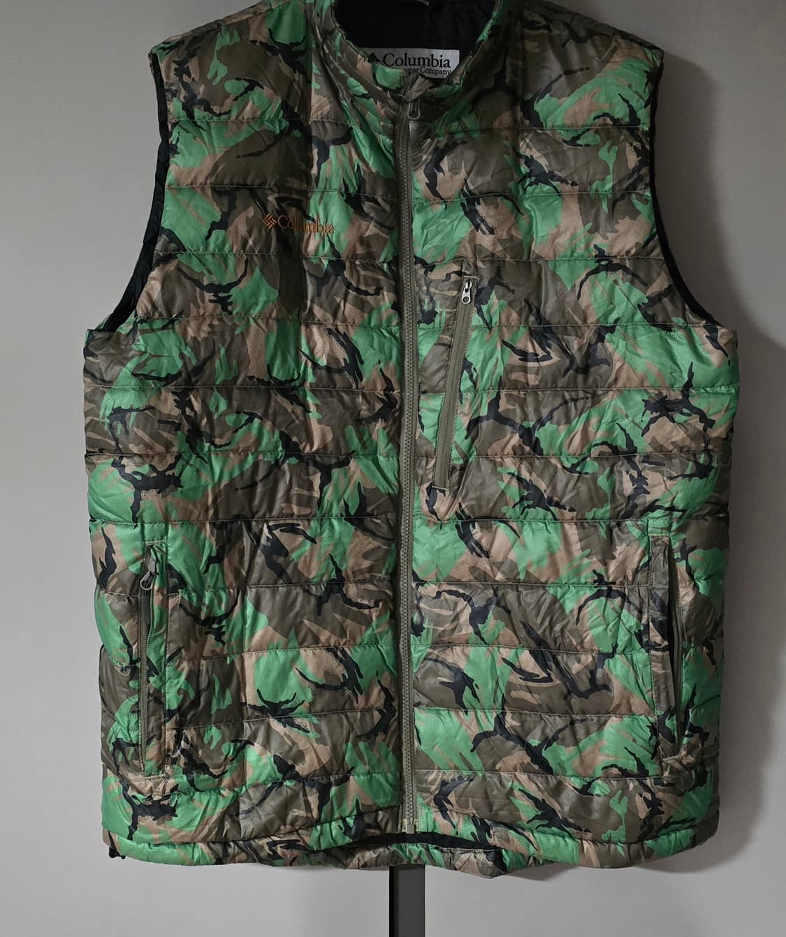 컬럼비아 카모 구스다운 경량 패딩조끼
푸퍼 베스트.   싸이즈105  남 상품이미지1