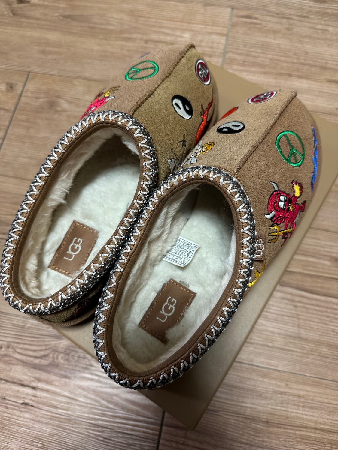 팔라스  X 어그 타스만 US8(260) 판매합니다. 상품이미지2