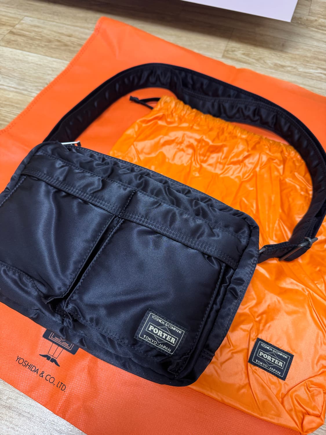 포터 탱커 숄더백 블랙 색상 새상품입니다  택 제거후 보관 만 한 상품입 상품이미지7