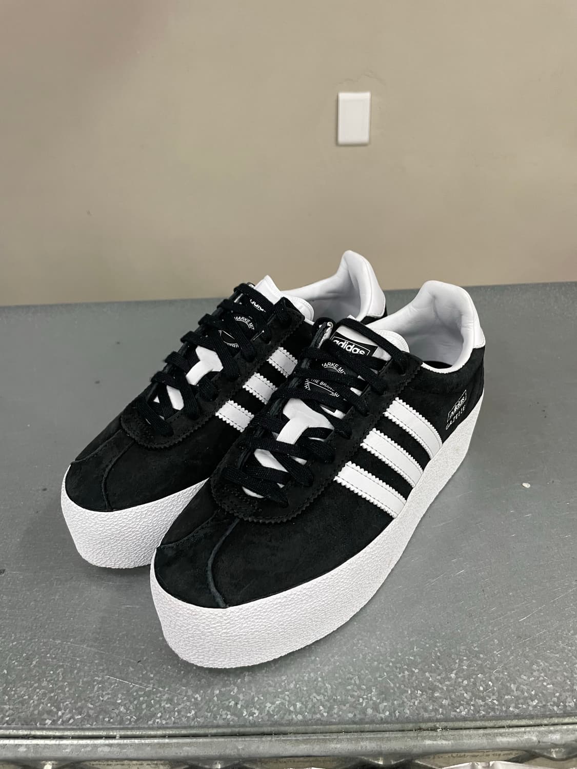 아디다스 가젤 업 스니커즈 225 상품이미지2