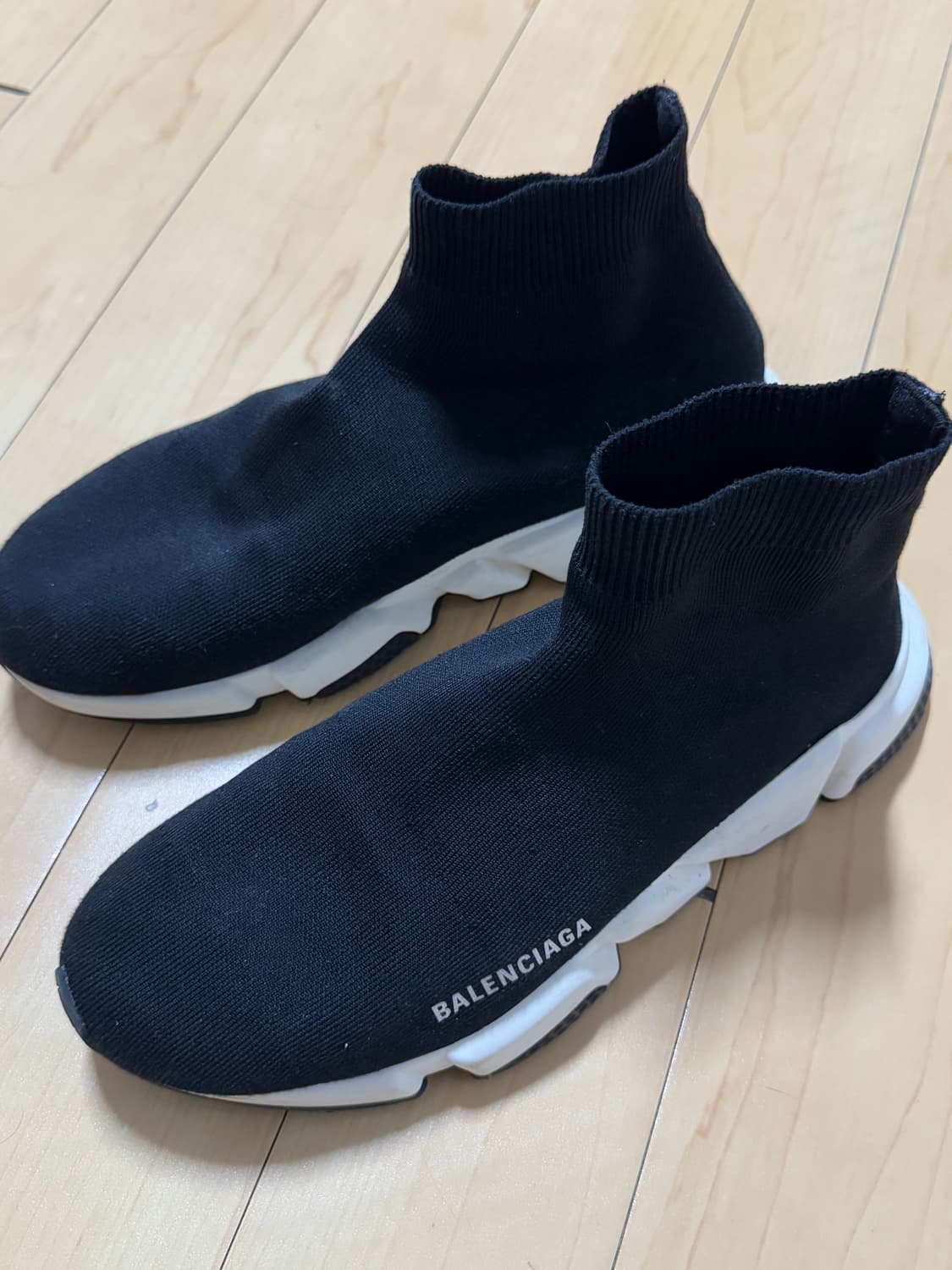 발렌시아가 스피드러너 블랙 앤 화이트 상품이미지1