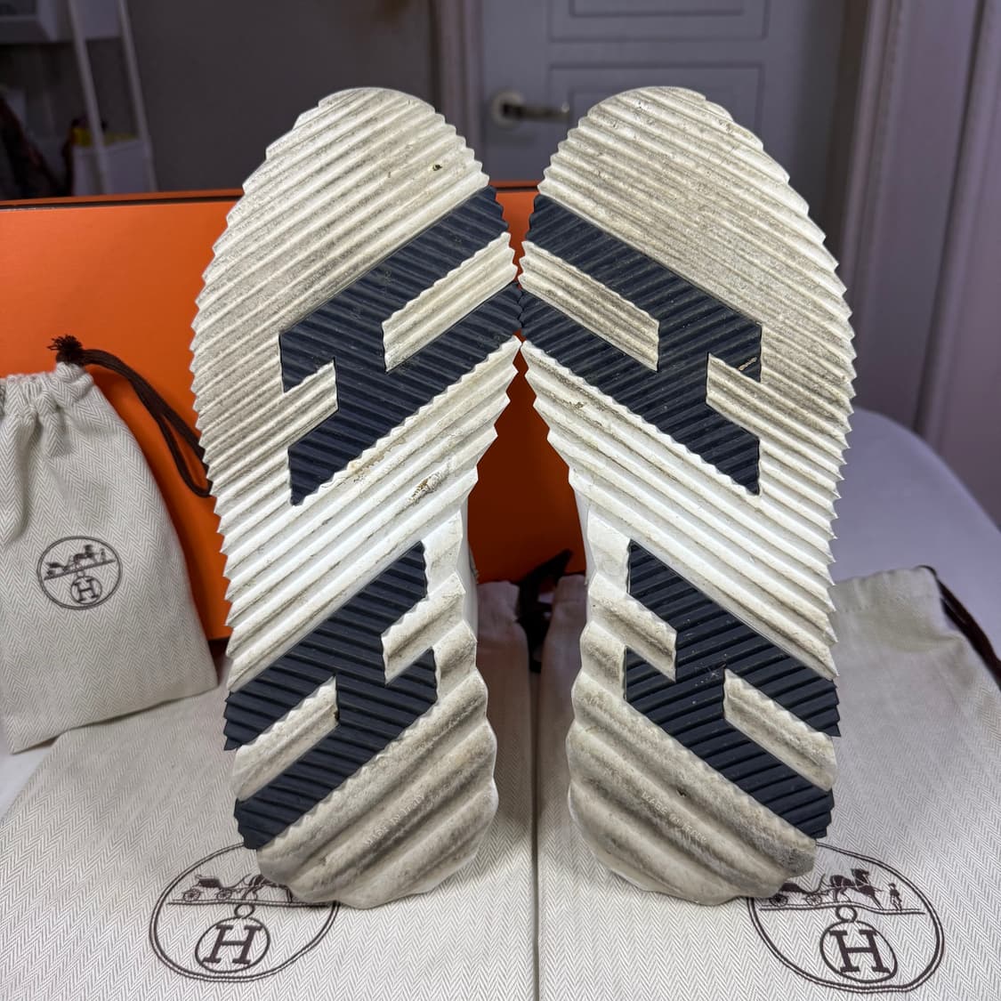 에르메스 바운싱 카프스킨 스웨이드 스니커즈 상품이미지7