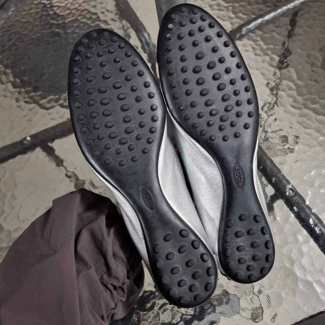 토즈 TOD'S 메탈릭실버 발레리나 드라이빙슈즈 (250/39) 상태최상 상품이미지2