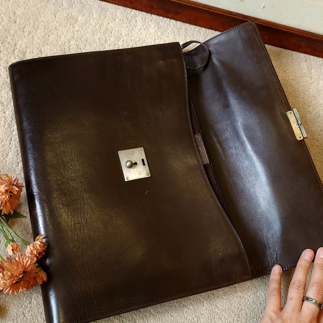 90s 트루사르디 가죽 클러치백 다크브라운 헤비레더 메탈 버클 상품이미지8