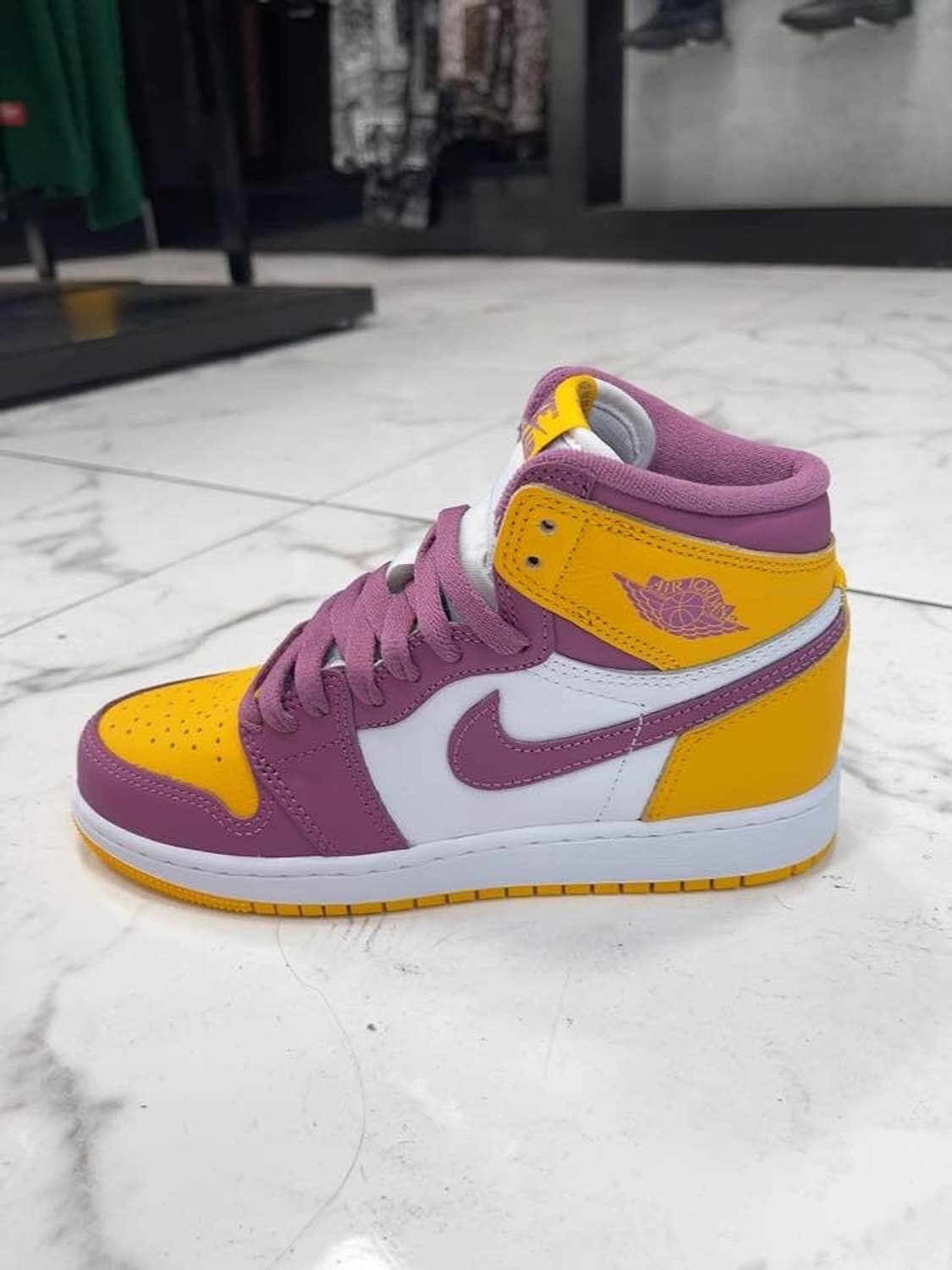 조던1 레트로 하이 유니버시티 상품이미지4