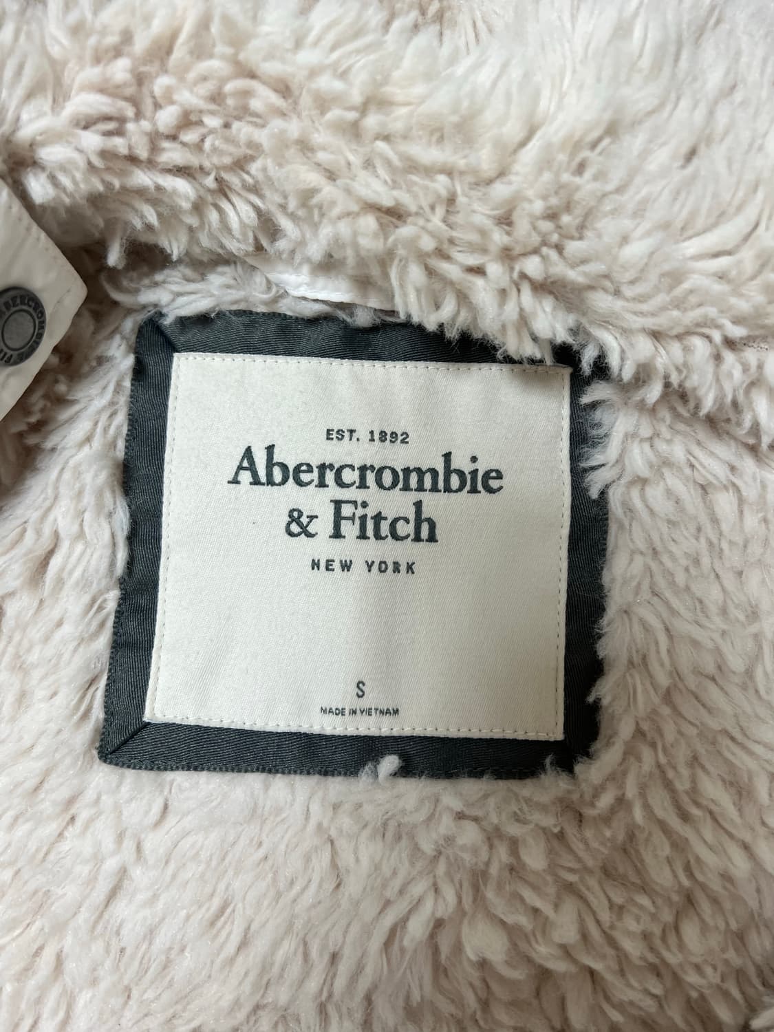 아베크롬비 화이트 퍼 패딩 상품이미지3