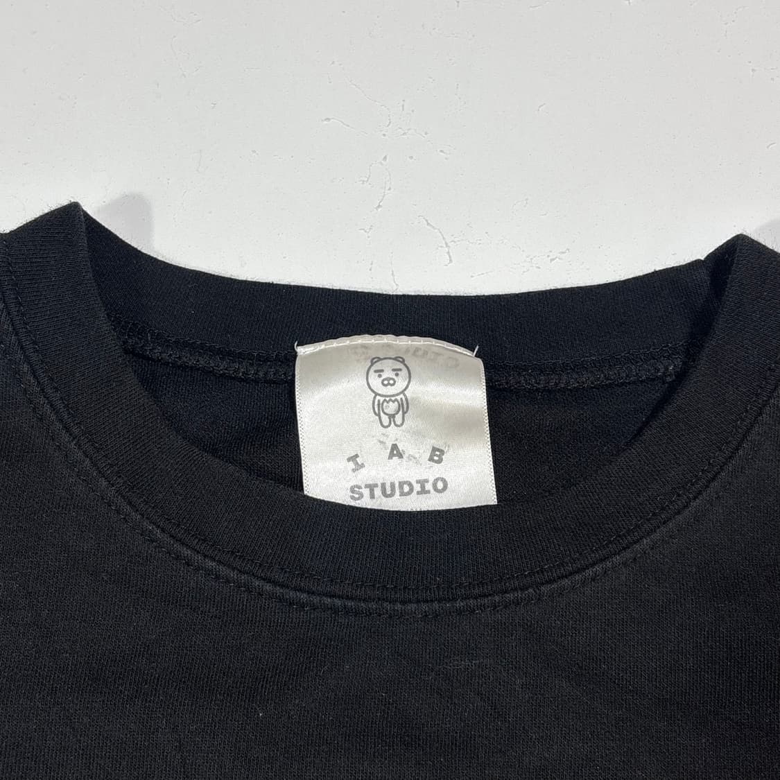 아이에이비 스튜디오 블랙 반팔 티셔츠 상품이미지4