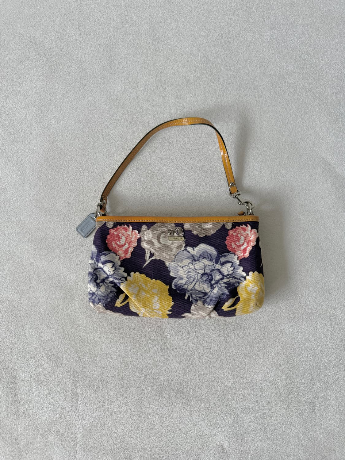 코치(COACH) 플라워 패턴 미니백 상품이미지1