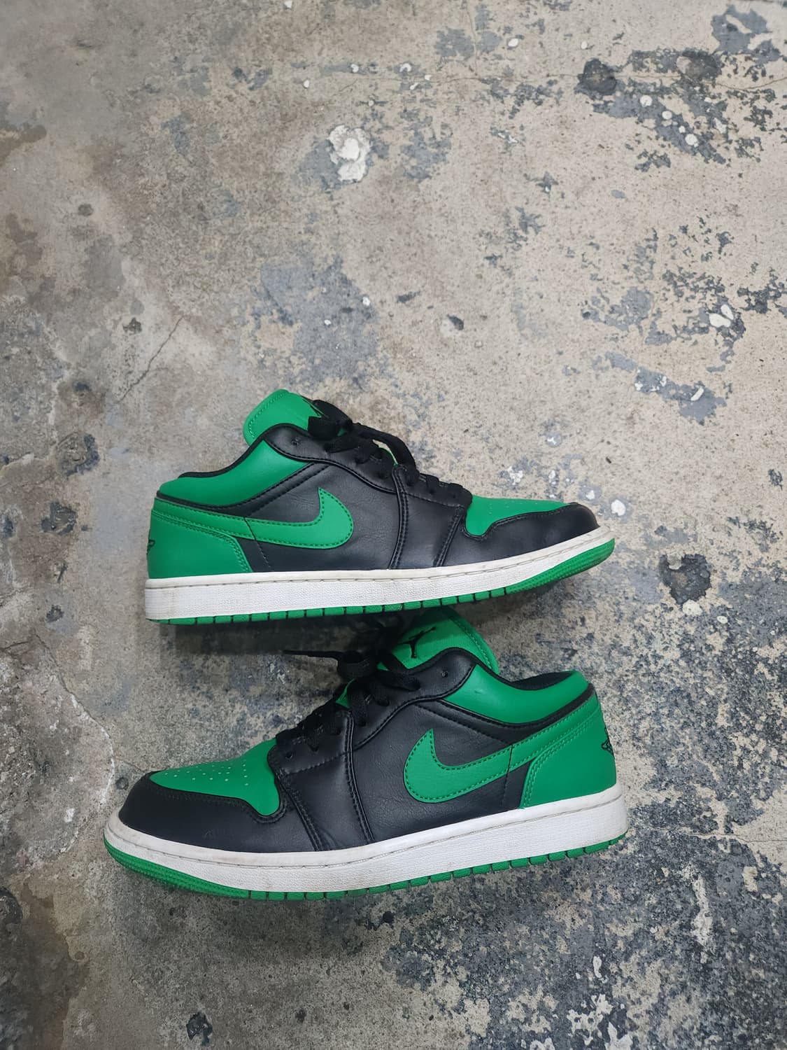 나이키 에어조던 1 로우 럭키그린 265mm

 상품이미지1