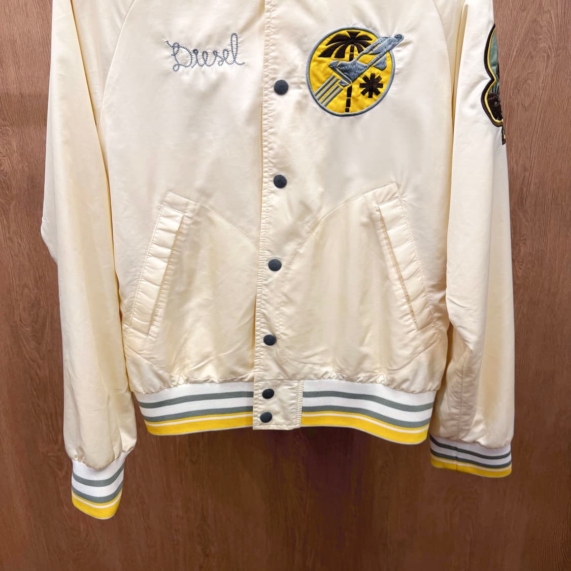 디젤 바시티 봄버 자켓 팜트리 패치 로고 자수 밑단 소매 디테일 옐로우 상품이미지5